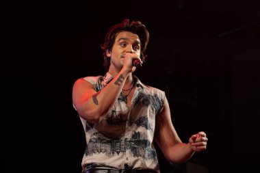 Sao Paulo 'daki Allianz Parque' da açık hava müzikali. 1 Ağustos 2020, Sao Paulo, Brezilya: Brezilyalı şarkıcılar yeni arabalı sinema formatında müzik şovlarını sunar