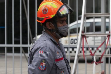 Sao Paulo 'da intihara teşebbüs. 22 Ocak 2021, Sao Paulo, Brezilya: Bir adam Sao Paulo Belediye Binası yönetim kuruluna intihar girişimi ile tırmandı, ama itfaiyeciler herhangi bir ölümcül olaydan önce onu kontrol altına alıp kurtarmayı başardılar..