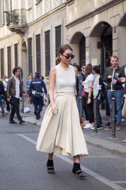 Milan - İtalya, 21 / 09 / 2019 - MOVIMENTACAO - Movimentacao entes do desfile da Armani SS20 na Milan Moda Haftası 2019. (Fotoğraf: Vanessa Canoso / Haber 2 / Depozito Fotoğrafları) 