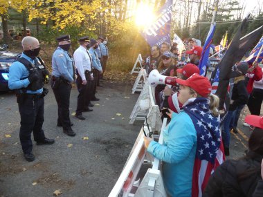 28 Kasım 2020. Red Bank, New Jersey, ABD: Haklarından mahrum bırakılmış Amerikalılar, 3 No.lu seçimlerin ve Amerikan geleceklerinin New Jersey Valisi Murphy House 'a yürümesini kabul etmek istemediler. 