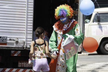 Sao Paulo 'da Covid-19' un ortasında Çocuklar Günü Tatili. 12 Ekim 2020, Sao Paulo, Brezilya: Coronavirus salgını (covid-19) nedeniyle, Bela Vista / Bixiga, Sao Paulo 'daki Perola Byington Meydanı' nda düzenlenen 13.