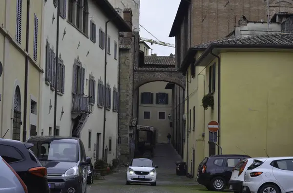 将在意大利实行新的Covid 19限制 2020年11月1日 意大利托斯卡纳 Sansepolcro 随着街道变得越来越空旷 新的和更多的限制将在11月2日推出 以避免在意大利发生的全面封锁 — 图库照片
