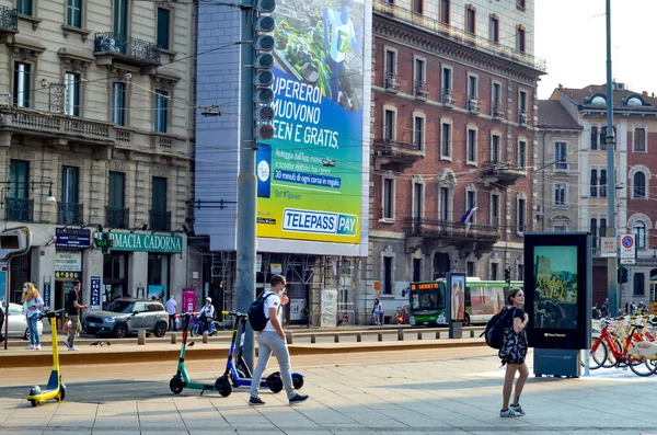 Juni 2020 Cadorna Italien Det Var Stor Rörelse Människor Tunnelbanestationen — Stockfoto