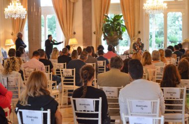 Rimini 'de Pembe Gece. 5 Ağustos 2020, Rimini, İtalya: Emilia 'da 9 Ağustos' a kadar devam edecek olan Pembe Gece 2020 - Romagna, şehrin çeşitli noktalarında bu tonu kazanan 