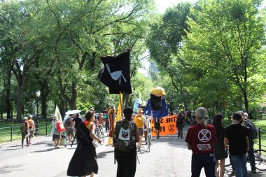 26 Aralık 2020, New York, ABD: Bazı Hintli vatandaşlar, Hint hükümetinin çiftçilere uyguladığı siyah yasaları protesto etmek için New York 'taki 64 sokak ile 5. Cadde' deki Hint konsolosluğunun önünde toplandı. Hükümetin istediğini iddia ettiler.