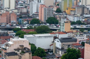Sao Paulo 'da şiddetli yağış var. 8 Aralık 2020, Sao Paulo, Brezilya: Sao Paulo şehir merkezindeki sağanak yağış sel ve insanların akışını etkiliyor