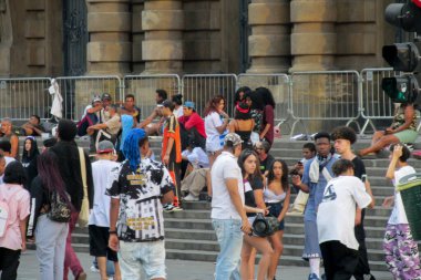 Sao Paulo şehir merkezinde hareketlilik var. 6 Eylül 2020, Sao Paulo, Brezilya: Bu Pazar Sao Paulo 'nun orta bölgesindeki Praca Ramos' ta Sao Paulo Belediye Tiyatrosu önünde büyük bir gençlik hareketi var.