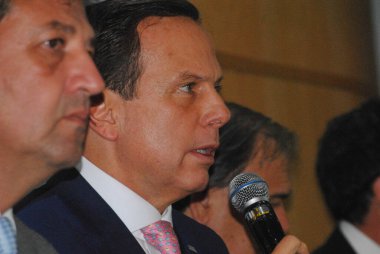 Brezilya 'nın Sao Paulo Valisi ile Coronavirus hakkında basın toplantısı. 13 Mart 2020, Sao Paulo, Brezilya: Sao Paulo Joao Doria valisi ve Sağlık Bakanı Luiz Henrique Mandetta, Sağlık Bakanı Jose Henriqu