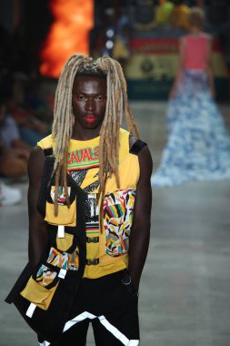 SAO PAULO, SP, 15.10.2019 - SPFW N48 - Korshi markasının geçit töreni 