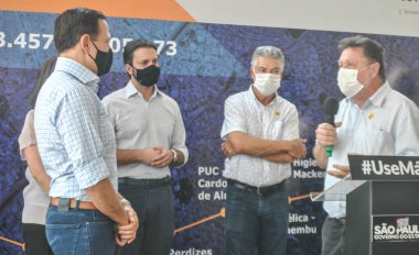 6. hatta, turuncu metro hattında çalışmaya devam ediliyor. 6 Ekim 2020, Sao Paulo, Brezilya: Sao Paulo Valisi Joao Doria Jr. 15.3 km ve 15 istasyon kapasiteli Line-6 Orange Metro 'da çalışmaya devam etmektedir.