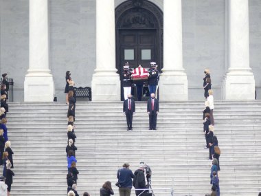 Yargıç Ruth Ginsburg Capitol Hill 'in son günü. 25 Eylül 2020, Washington DC, ABD. ABD Kongre Binası Rotunda yönetiminde bulunmanın eşsiz onuruna erişen Yargıç Ruth Bader Ginsburg son bir kez daha Yüksek Mahkeme 'den ve Capitol Hill' den ayrılıyor.