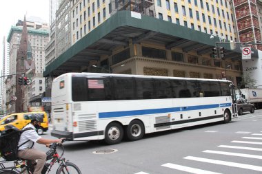 (MTA, bugünden itibaren otobüs biletleri ve ön kapıdan giriş yapacak. 31 Ağustos 2020, New York, ABD: MTA (Metropolitan Transportation Authority) New York 'taki metro ve otobüs ulaşımından sorumludur