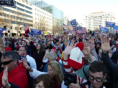 WASHINGTON DC, ABD 12 / 12 / 2020 - Washington, ABD 'de Sağ Kanat gösterileri patladı
