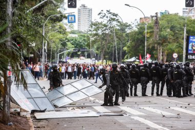 Sao Paulo Valisi Bill PL 529 / 20 'ye karşı protesto. 1 Ekim 2020, Sao Paulo, Brezilya: Protestocular Sao Paulo Valisi Joao Doria 'nın (PSDB) temel kamu kurumlarını yok etmeyi veya özelleştirmeyi amaçlayan projesini protesto ettiler 