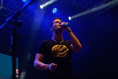 Sao Paulo 'daki Allianz Parque' da açık hava müzikali. 1 Ağustos 2020, Sao Paulo, Brezilya: Brezilyalı şarkıcılar yeni arabalı sinema formatında müzik şovlarını sunar