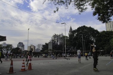 Roosevelt Meydanı 'nda insan hareketleri. 18 Ekim 2020, Sao Paulo, Brezilya: Roosevelt Meydanı 'nda sıcak havadan yararlanan büyük bir insan hareketi vardı, şehir hala COVID-19 salgınından geçmesine rağmen.