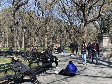 (New York 'taki bazı dükkanlar Coronavirus' un ortasında kapalıdır. 21 Mart 2020, New York, ABD: Bu Cumartesi New York 'taki Coronavirus kararnamesi nedeniyle bazı dükkanlar kapalı ve sokaklar boş. Fotoğraf: Niyi Fote / Thenews2 (Fotoğraf: Niyi Fote / TheN