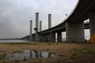 PORTO ALEGRE, RS, 07 / 11 / 2020 - GUAIBA RIVER LEVEL (RS) - Guaiba seviyesi 2,61 metrede sabitlendi. Sivil Savunma önümüzdeki birkaç gün boyunca güney rüzgarı tahminlerini reddetti. Bu da Guaiba 'nın yükselmesini daha da kötüleştirecekti.
