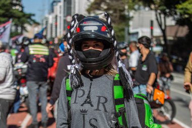 Sao Paulo 'daki APP teslimatçılarının protestosu. 1 Temmuz 2020, Sao Paulo, Brezilya: Anti-Faşist Kuryeler adı verilen APP kuryeleri, Sao Paulo 'da Avenida Paulista' yı protesto etmek için ulusal durdurma eylemi gerçekleştirdiler. Daha iyi çalışma koşulları istiyorlar.