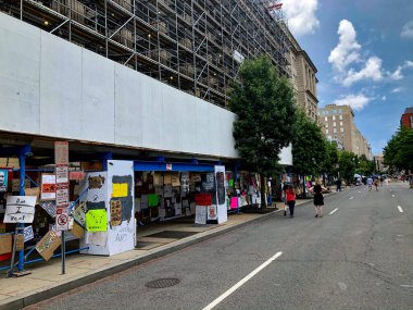George Floyd 'un ölümü üzerine Beyaz Saray' da protesto. 2 Haziran 2020, Washington DC, ABD: Protestocular, George Floyd 'un Minneapolis' te ölümü üzerine Beyaz Saray önünde kızgınlıklarını ve hayal kırıklıklarını gösteriyorlar