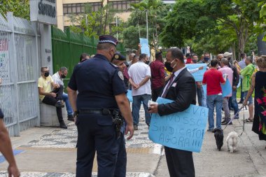 Sendika liderleri şehir meclisi önünde protesto ediyor. 23 Aralık 2020, Sao Paulo, Brezilya: Bir grup sendika lideri Sao Paulo Belediye Başkanı Bruno Covas 'ın maaş zammını protesto ediyor. 