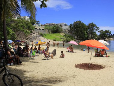 Canto sahili plaj aşıkları için bir cazibe merkezi. 13 Ocak 2021, Vitoria, Espirito Santo, Brezilya: Vitoria şehri Espirito Santo 'da yıkanmak için son derece temiz, sessiz ve tam onaylı Canto plajı plaj aşıkları için karşı konulmazdır. 