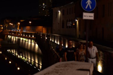 (Rimini 'de Pembe Gece' nin Son Günü. 9 Ağustos 2020, Rimini, İtalya: Pembe Gece 2020 'nin 15' incisi birçok insan ve turistin şehirde eğlenmesiyle sona eriyor.