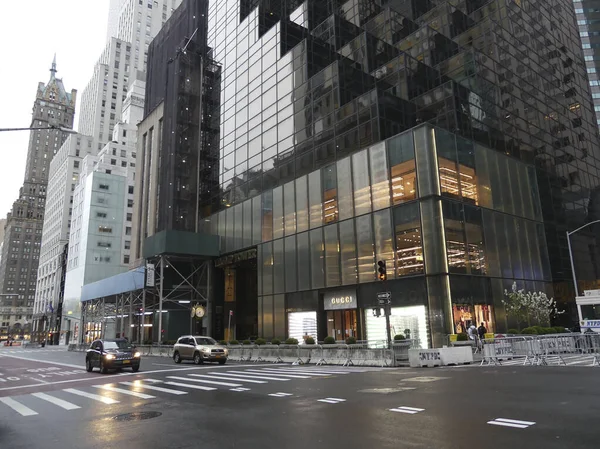 纽约的Covid Movement 2020年3月29日 美国纽约 苹果商店和特朗普大厦关闭 纽约街道空无一人 原因是考拉病毒的流行 — 图库照片