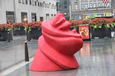 1 Eylül 2020, New York, ABD: Beatriz Cortez, Andy Goldsworthy (Kızıl Bayraklar), Lena Henke (Power Broker Purple) ve (Organ, Or