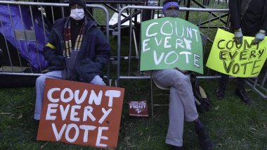 George Floyd 'un ölümü üzerine Beyaz Saray' da protesto. 2 Haziran 2020, Washington DC, ABD: Protestocular, George Floyd 'un Minneapolis' te ölümü üzerine Beyaz Saray önünde kızgınlıklarını ve hayal kırıklıklarını gösteriyorlar