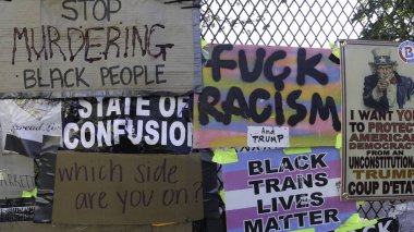 George Floyd 'un ölümü üzerine Beyaz Saray' da protesto. 2 Haziran 2020, Washington DC, ABD: Protestocular, George Floyd 'un Minneapolis' te ölümü üzerine Beyaz Saray önünde kızgınlıklarını ve hayal kırıklıklarını gösteriyorlar