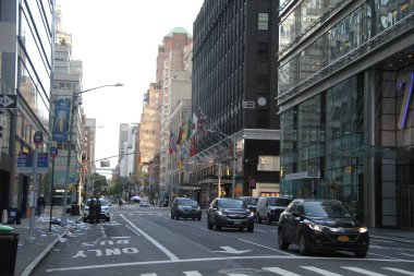 10 Ekim 2020, New York, ABD: Şafakta ele geçirilen New York şehri, Covid -19 salgınının ortasında şehrin nasıl olduğunu gösteriyor, neredeyse boş sokaklardaki az sayıda insanın yaşadığı hayalet şehir gibi. (Fotoğraf: Niyi Fote / TheNews2 / Depozito Fotoğrafları) 