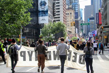 WASHINGTON, EUA, 06.06.2020 - PLAZA HAYAT MATTERS / CASA BRANCA - O prefeito de Washington DC Muriel Bowser renomeia parte da rua 16 em frante a Casa Branca para Black Lives Matter Plaza. Ha um protesto pacifico em frante a Casa Branca pela mor