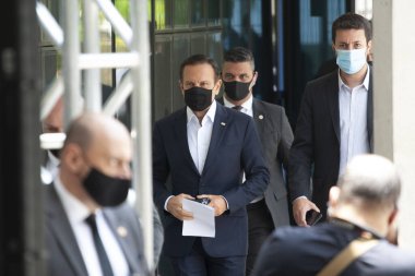 Covid-19 Aşısı Basın Konferansı. 10 Aralık 2020, Sao Paulo, Brezilya: Sao Paulo Valisi Joao Doria, Butantan Enstitüsü müdürü Dilmas Tadeu Covas ile birlikte Coronavac 'ın yapımının başladığını duyurdu.