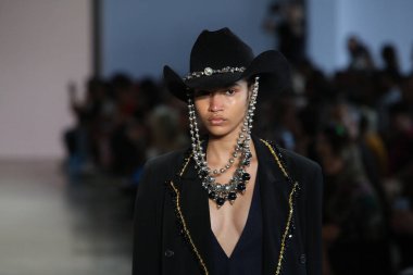 SAO PAULO, SP, 15.10.2019 - SPFW N48 - Korshi markasının geçit töreni 