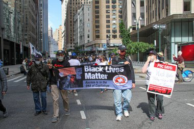 WASHINGTON, EUA, 06.06.2020 - PLAZA HAYAT MATTERS / CASA BRANCA - O prefeito de Washington DC Muriel Bowser renomeia parte da rua 16 em frante a Casa Branca para Black Lives Matter Plaza. Ha um protesto pacifico em frante a Casa Branca pela mor