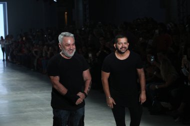 SAO PAULO, SP, 10 / 17 / 2019 - SPFW N48 - Perşembe gecesi Sao Paulo 'daki Ibirapuera Park' taki Pavilhao das Culturas Brasileiras 'taki SPFW N48 marka geçit töreni 