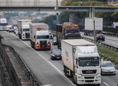 Sao Paulo 'da trafik vardı. 14 Ekim 2020, Sao Paulo, Brezilya: Sao Paulo 'da Marjinal Tiete otoyolu yoğun trafik 