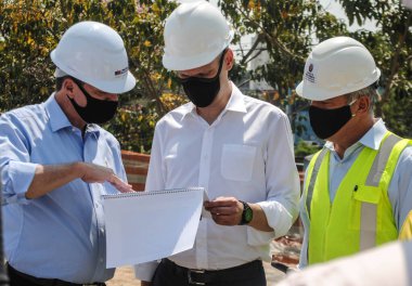 Sao Paulo Belediye Başkanı Tabaos Barajı 'nı ziyaret etti. 14 Eylül 2020, Sao Paulo, Brezilya: Sao Paulo Belediye Başkanı Bruno Covas, Taboao Reservoir - Aricanduva 2 'nin çalışmalarını ziyaret etti.,