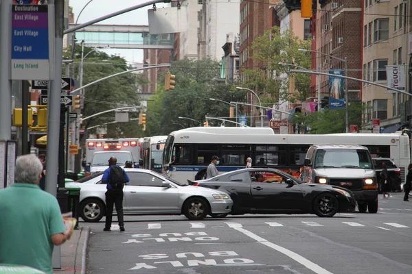 New 今日からバス運賃コレクションとフロントドアの入り口にMtaを返します 2020年8月31 2020年8月 ニューヨーク市 ニューヨークの地下鉄 バス輸送の責任者は バス運賃の徴収とフロントを再開します — ストック写真