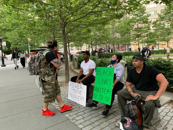 在哥伦布圆环特朗普国际酒店 Trump International Hotel Columbus Circle 举行的支持乔治 弗洛伊德的和平抗议 2020年6月2日 美国纽约 — 图库照片