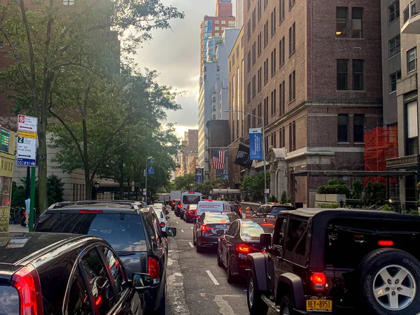 2020年6月30日 美国纽约曼哈顿 今天早上曼哈顿中路3号的交通拥挤 导致车辆流动缓慢 行人也很困难 Foto Niyi Fote News2 Deposit — 图库照片