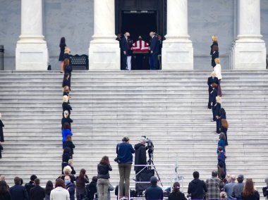 Yargıç Ruth Ginsburg Capitol Hill 'in son günü. 25 Eylül 2020, Washington DC, ABD. ABD Kongre Binası Rotunda yönetiminde bulunmanın benzersiz onuruna erişen Yargıç Ruth Bader Ginsburg son kez Yüksek Mahkeme ve Kongre Binası 'ndan ayrıldı.,