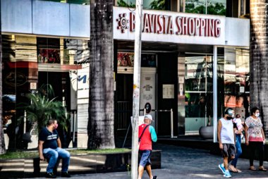 Covid-19 'un ortasında insanlar hareket ediyor. 7 Mayıs 2020, Sao Paulo, Brezilya: Sao Paulo şehrinin ana iş merkezlerinden biri olan Paulista Bulvarı 'nda Coronavirus salgını sırasında insanların hareketi. 