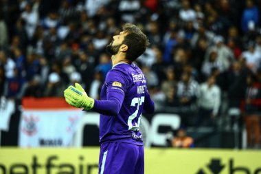 SAO PAULO - 22 Eylül 2019: CORINTHIANS-FLUMINENSE Pedrinho, Sao Paulo 'nun doğu yakasındaki Arena Corinthians' da Copa Sudamericana 'nın çeyrek finali için geçerli bir maçta Caio Henrique' e hareket ediyor.