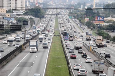 Sao Paulo 'da trafik vardı. 14 Ekim 2020, Sao Paulo, Brezilya: Sao Paulo 'da Marjinal Tiete otoyolu yoğun trafik 