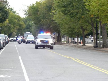 WASHINGTON DC (ABD), 9 / 25 / 2020 - ABD 'nin CAPITOL' unda BİR JURIST Bader Ginsburg 'un tabutunu taşıyan konvoy, Yargıç Ginsburg' un anısının liderliği tarafından onurlandırıldığı ABD Kongre Binası 'na ulaştı.