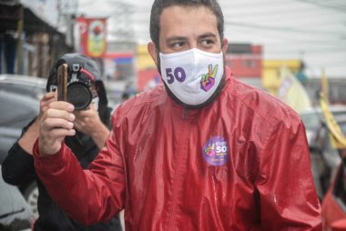 31 Ekim 2020, Sao Paulo, Brezilya: Sao Paulo Belediye Başkanlığı için Guilherme Boulos ve yardımcısı Luiza Erundina 'nın Sao Paulo' nun güney bölgesinde yürüttüğü seçim kampanyası