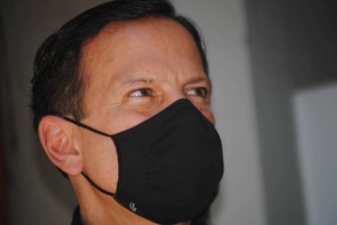 Sao Paulo 'daki ikinci tur seçimler. 29 Kasım 2020, Sao Paulo, Brezilya: Senatör seçilmiş Eduardo Suplicy, Alameda Gabriel Monteiro da Silva 'daki Colegio Madre Alix sandık merkezinde ilk tur oylamasında en çok oy alan aday.