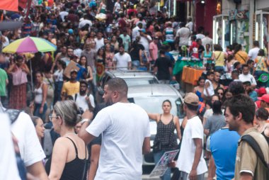 SAO PAULO, SP, 12.27.2019 - MOVEMENT - Sao Paulo şehir merkezindeki Rua 25 de Marco bölgesinde hareket   